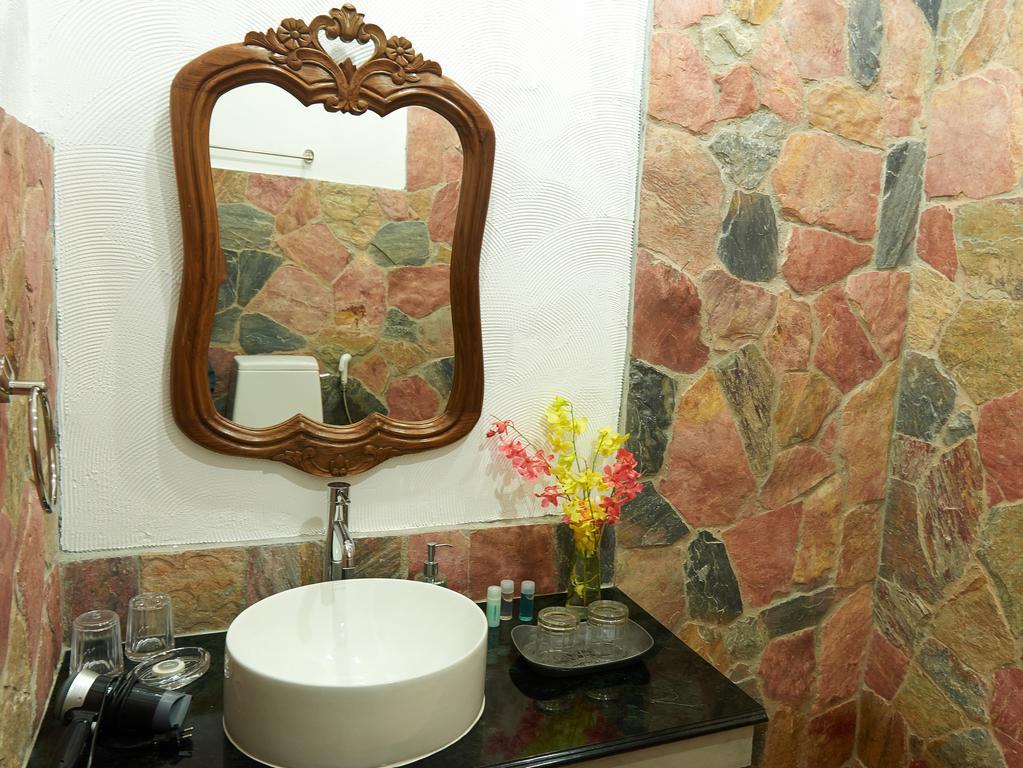 Sara Beachfront Boutique Resort Pathiu Pokoj fotografie